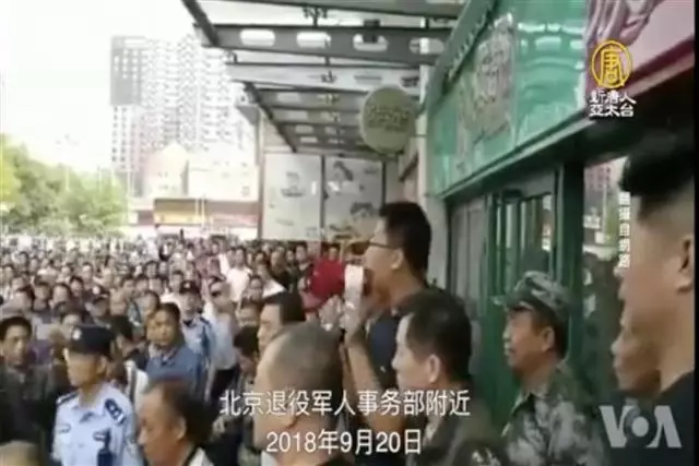 畫面流出!中國數百老兵十一前北京維權