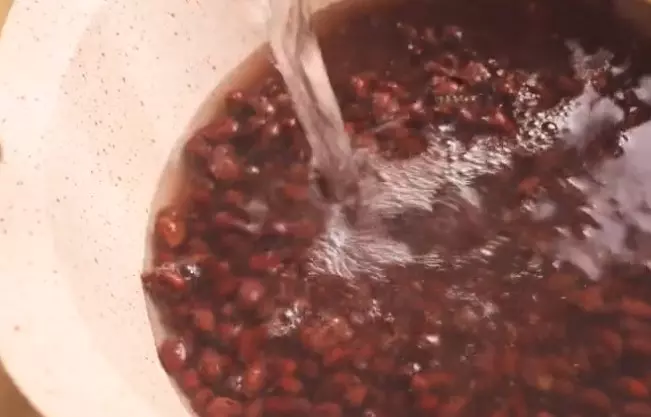 紅豆不用煮粥喝了,簡單3步做出小甜點,過節拿來招待客人,面子十足!