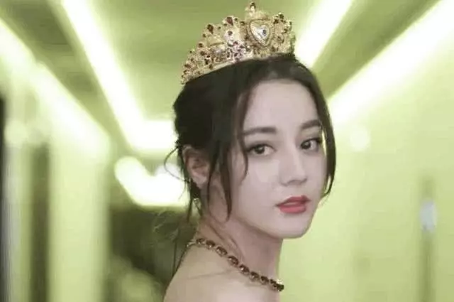 迪麗熱巴榮獲金鷹女神,攜《枕上書》歸來,播出時間讓人無語