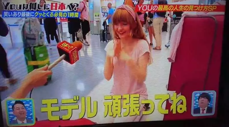 日機場突襲採訪「16歲波蘭正妹」 她緊張下跪萌翻日網友:這是天使吧❤