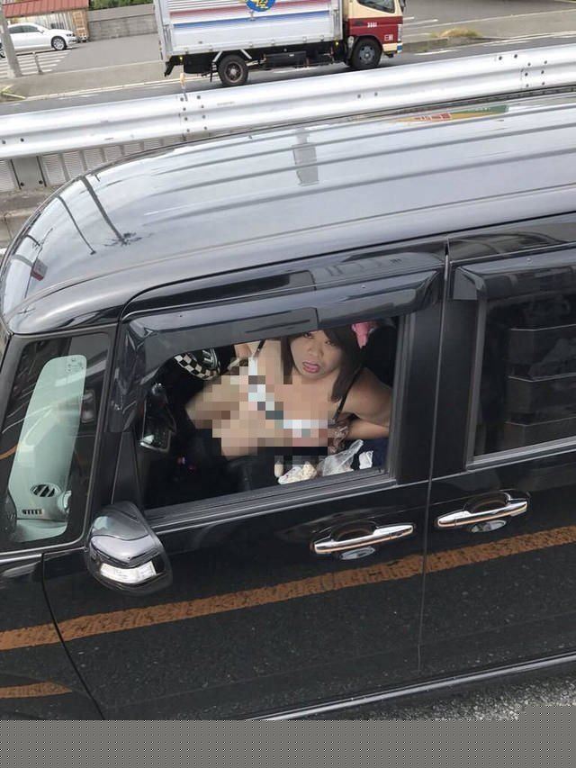 國道塞車好無聊...轉頭驚見隔壁車道有「正妹」都市傳說等級:不能只有我看到!