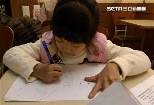 留下恐龍圖溫暖世界 十歲畫畫小天使綺綺病逝
