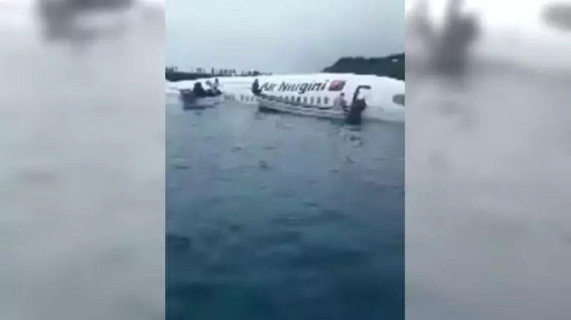 奇蹟!降錯跑道衝入大海 機上47人全獲救