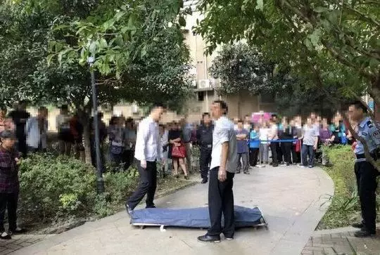 初中生跳樓身亡,死者家中發現的遺書,女孩今年14歲