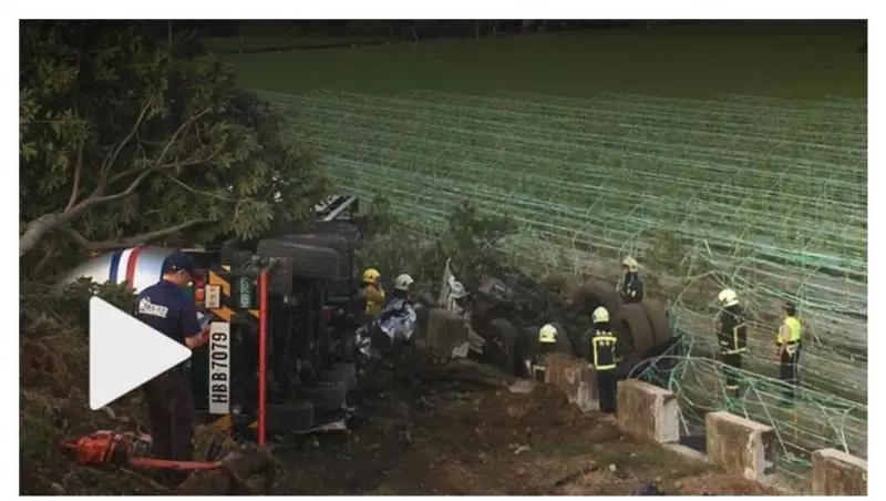丙烯槽車國道邊坡翻覆 駕駛夾車頭3小時斷魂