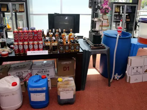 不法集團以住家為掩飾,設立一站式地下煉酒廠, 結果遭關稅局搗破大本營,逮捕1名男子歸案。