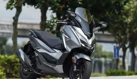 本田發布全球戰略型大踏板摩托車,性能優異,並且配置豐富!