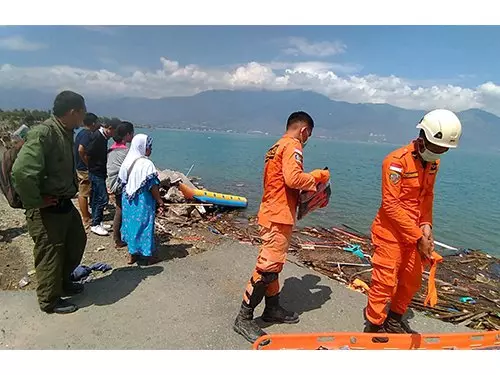印尼強震災情擴大 死亡人數暴漲至384人