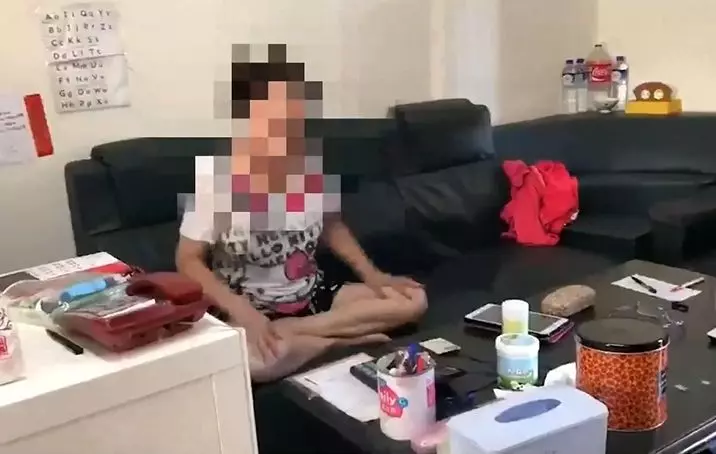 把婆婆當狗綁陽台!媳婦激動拍桌 崩潰訴真相:很累快發瘋