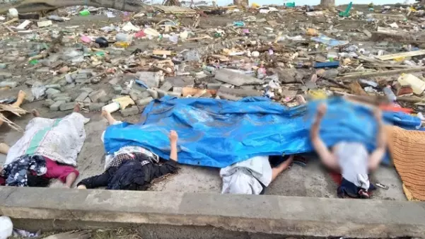 強震海嘯襲擊印尼增至最少384人死 | 東方網 | 馬來西亞東方日報