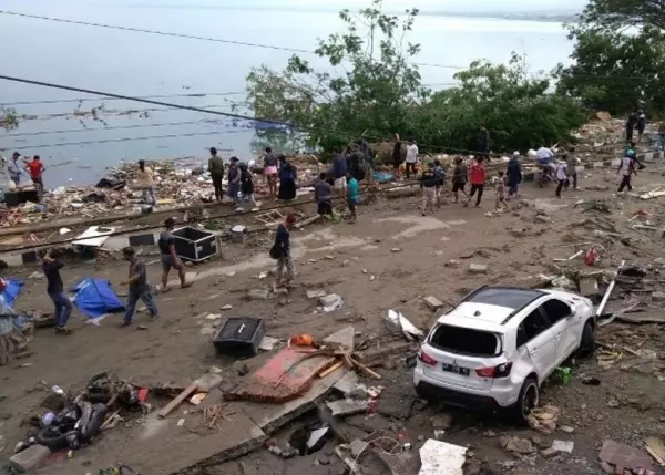 強震海嘯襲擊印尼增至最少384人死 | 東方網 | 馬來西亞東方日報