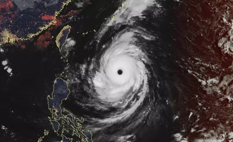 潭美強颱北上!暴風半徑驚人 氣象局:20度低溫防大雨