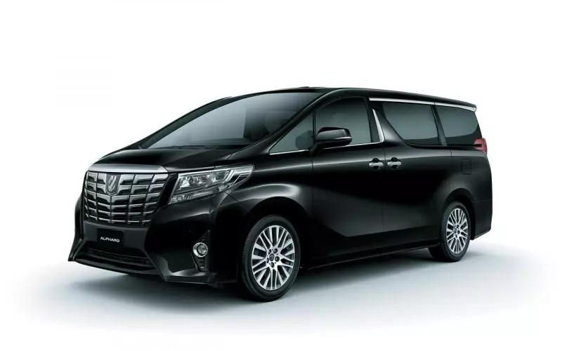 網友問掛「買什麼車比較能裝窮?」這台「300萬低調神車」引發熱議:口袋有一定深度!