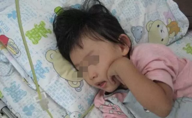 女兒生病我向前夫要錢,前夫只給1000,走後接到前夫信息我傻了眼