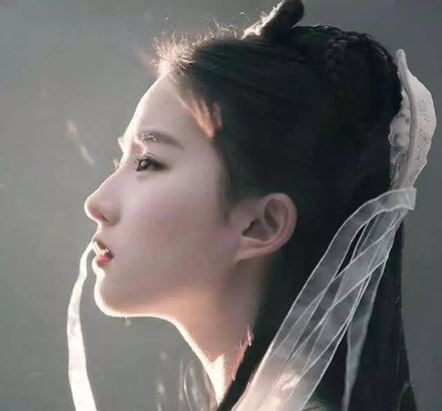 劉亦菲喝醉酒誤發素顏照,網友高呼:從此再無神仙姐姐!
