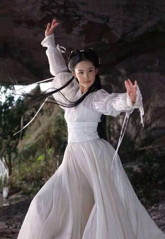 劉亦菲喝醉酒誤發素顏照,網友高呼:從此再無神仙姐姐!
