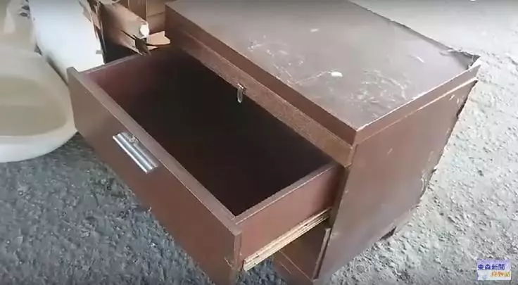 老翁藏在衣櫥的213萬,險些被當垃圾焚燒!幸好清潔隊員拾金不昧,物歸原主!