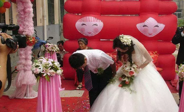 貪財婆婆,我生完孩子後不管不顧,還問我要房產證