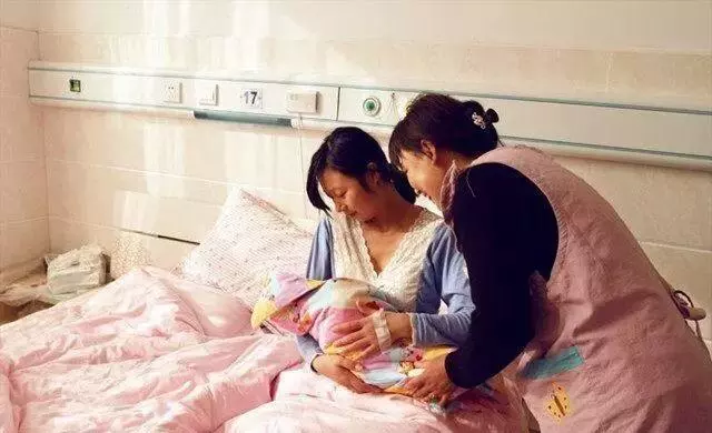 貪財婆婆,我生完孩子後不管不顧,還問我要房產證