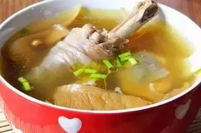 生薑燉雞 活血脈、強筋骨