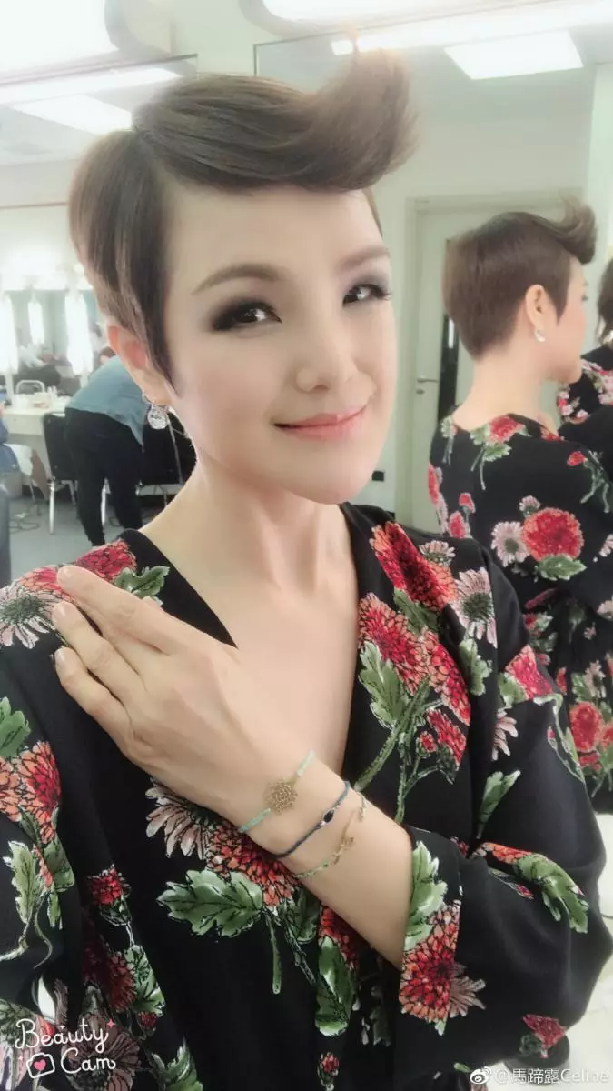 TVB「最討人厭女星」馬蹄露,鏡頭前演的是惡婦,鏡頭後卻讓你讚歎:內涵比花瓶美女演員漂亮多了!