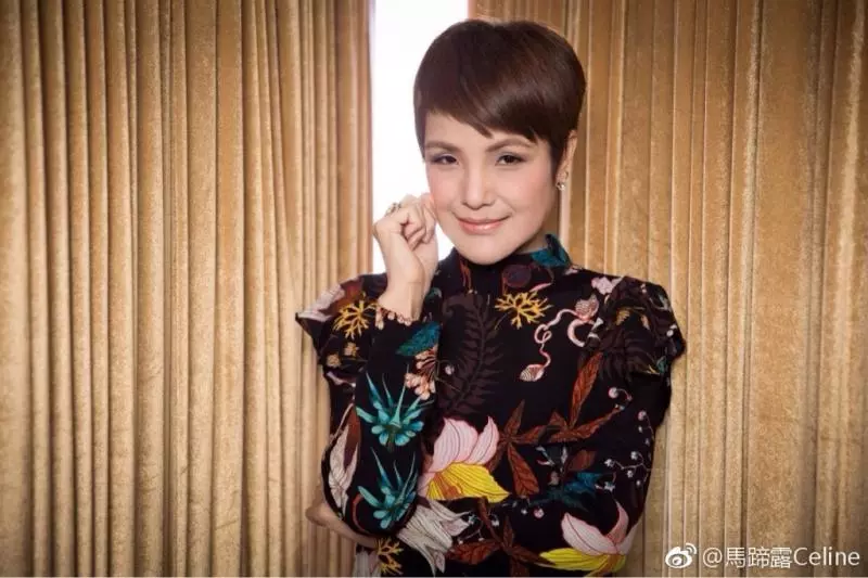 TVB「最討人厭女星」馬蹄露,鏡頭前演的是惡婦,鏡頭後卻讓你讚歎:內涵比花瓶美女演員漂亮多了!
