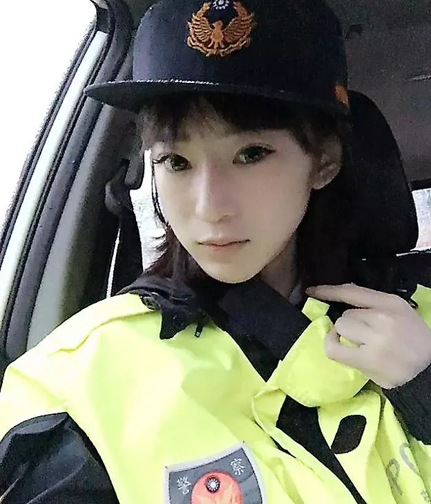 台灣最正「馬尾女警」照片曝光!「超可愛模樣」讓網友暴動:「想去桃園違規了!」