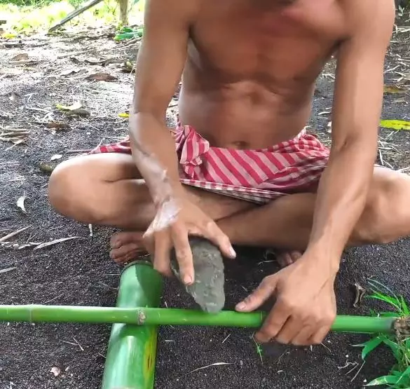 超狂的手工藝技術!用竹子做成的二胡