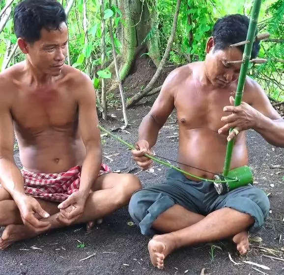 超狂的手工藝技術!用竹子做成的二胡
