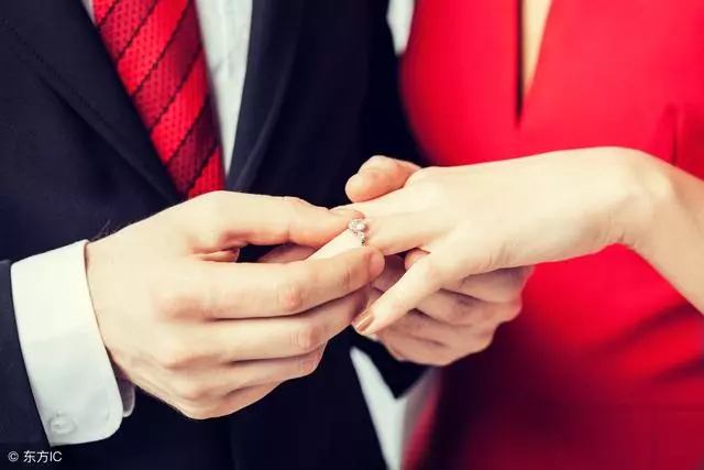 兒子結婚,我給他十五萬買房,他卻不認我這個爸爸