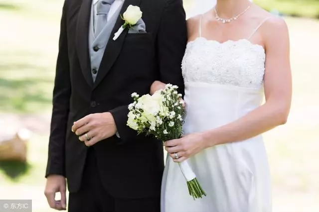 兒子結婚,我給他十五萬買房,他卻不認我這個爸爸