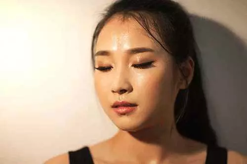小舅子要結婚,岳父用跳樓威脅我給他蓋房,老婆讓我出去旅遊