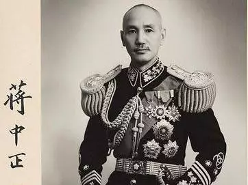 一位在臺灣出生,在台灣成長的純正台灣人告訴我們什麼叫「兩蔣時代」