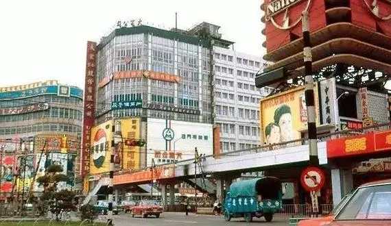 一位在臺灣出生,在台灣成長的純正台灣人告訴我們什麼叫「兩蔣時代」