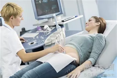 婆婆以死相逼,我們離婚簽字當天,我給一張紙她癱軟坐在地上求我重婚