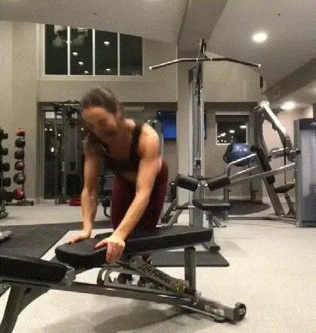 32歲健身達人,教你6個高效燃脂動作,體重130斤依然擁有好身材