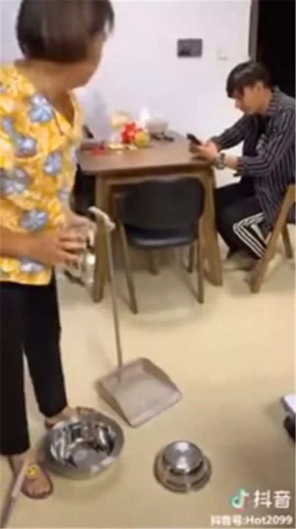 最新整人招數!怎樣都拿不完的鍋子 阿母暴怒:老娘你都敢耍!