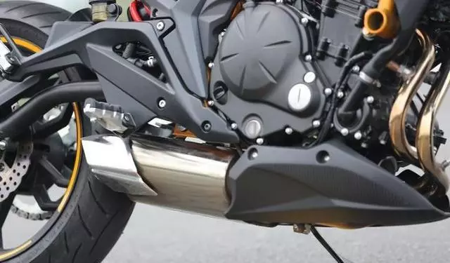 這款車售價39800元,搭配原裝進口發動機,雙缸水冷,極速160km!