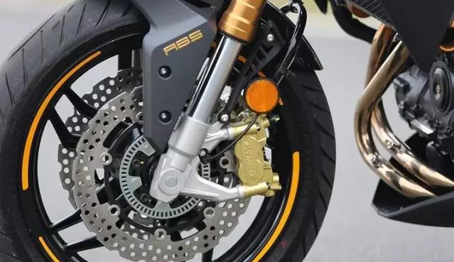 這款車售價39800元,搭配原裝進口發動機,雙缸水冷,極速160km!