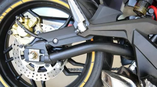 這款車售價39800元,搭配原裝進口發動機,雙缸水冷,極速160km!