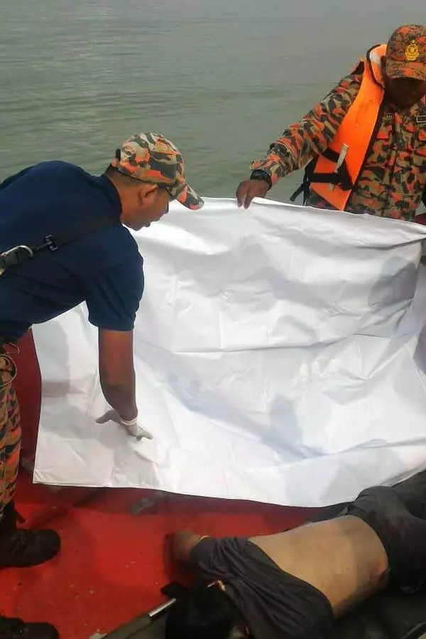 昨晨在檳二橋墜海 男子遺體浮上海面