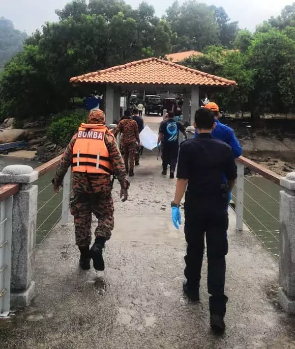 昨晨在檳二橋墜海 男子遺體浮上海面