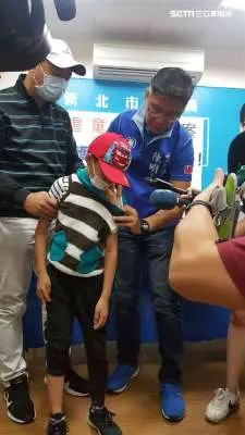 男童遭虐打 泣訴:媽媽對狗比對我好