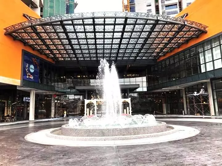 【這難道是藝術?】KL最新商場Eko Cheras Mall新開張,網友曝光真實樣貌:差很大!