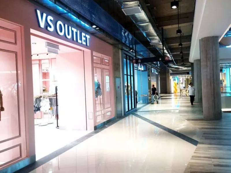 【這難道是藝術?】KL最新商場Eko Cheras Mall新開張,網友曝光真實樣貌:差很大!