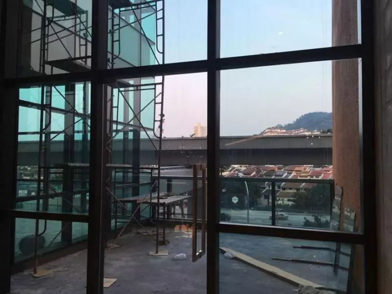 【這難道是藝術?】KL最新商場Eko Cheras Mall新開張,網友曝光真實樣貌:差很大!