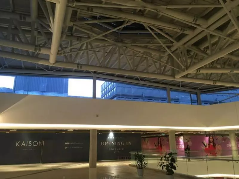 【這難道是藝術?】KL最新商場Eko Cheras Mall新開張,網友曝光真實樣貌:差很大!