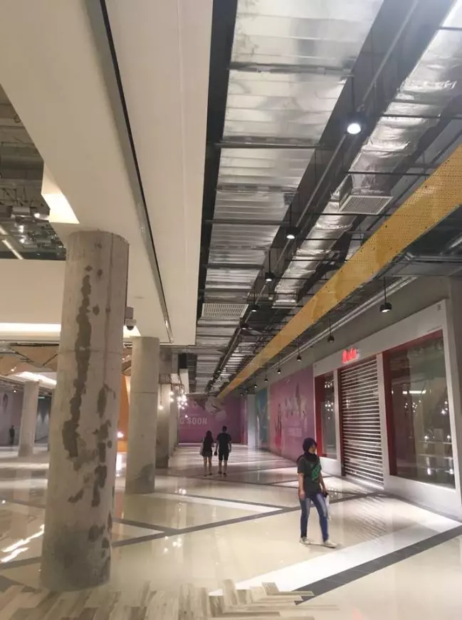 【這難道是藝術?】KL最新商場Eko Cheras Mall新開張,網友曝光真實樣貌:差很大!