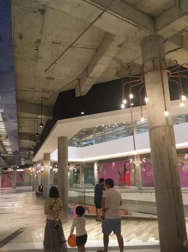 【這難道是藝術?】KL最新商場Eko Cheras Mall新開張,網友曝光真實樣貌:差很大!