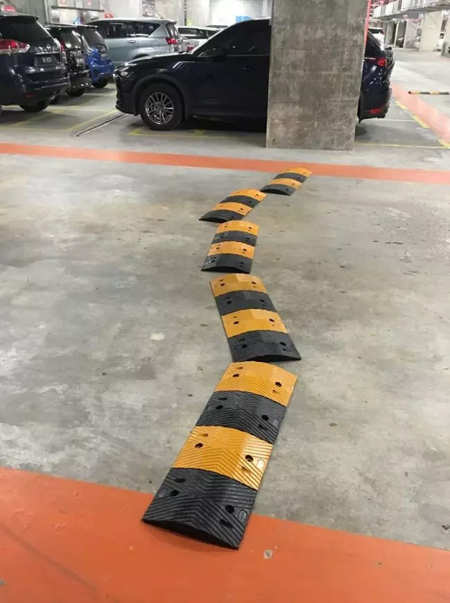 【這難道是藝術?】KL最新商場Eko Cheras Mall新開張,網友曝光真實樣貌:差很大!